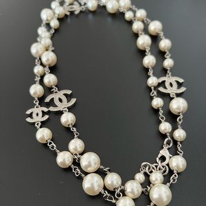 CHANEL WHITE PEARL 5 CRYSTAL CC TOP CLASSIC 42" NECKLACE EXCELLENT CONDITION